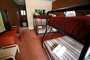 Harrietville Snowline Hotel