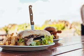 Mayfair Motel Emerald