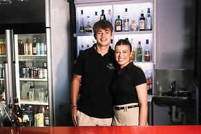 Mayfair Motel Emerald