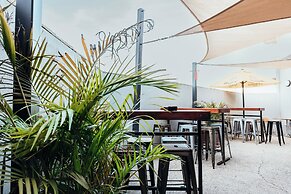 Mayfair Motel Emerald