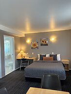 Mayfair Motel Emerald