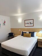 Mayfair Motel Emerald