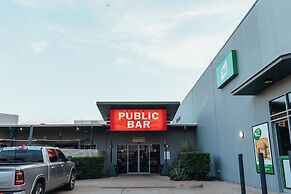 Mayfair Motel Emerald