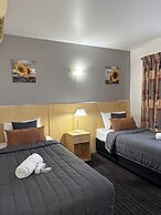 Mayfair Motel Emerald