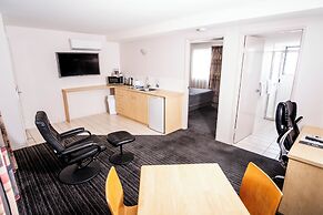 Mayfair Motel Emerald