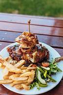 Mayfair Motel Emerald