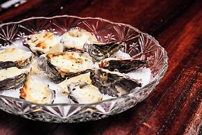 Mayfair Motel Emerald