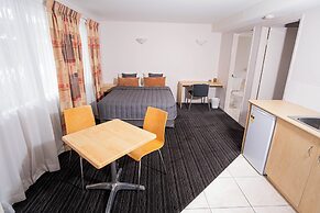 Mayfair Motel Emerald