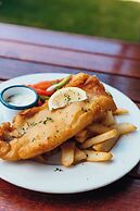 Mayfair Motel Emerald