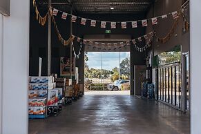 Mayfair Motel Emerald