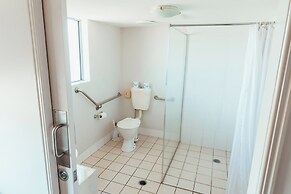 Mayfair Motel Emerald