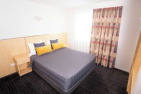 Mayfair Motel Emerald