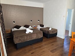 The Colonial Rose Motel