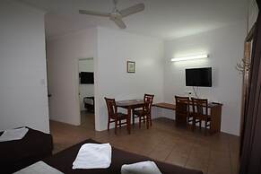 The Colonial Rose Motel