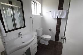 The Colonial Rose Motel