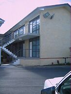 The Queensport Motel & Tavern