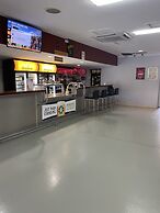 The Queensport Motel & Tavern