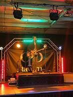 The Queensport Motel & Tavern