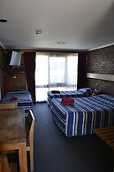 Kardinia Park Motel