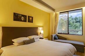 Hotel Bob's N Barley