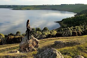 Lakes And Craters Holiday Park