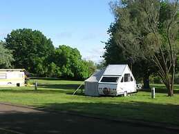 Lakes And Craters Holiday Park