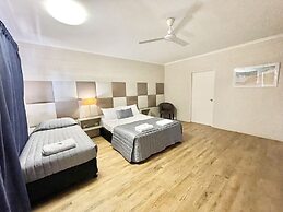 Yongala Lodge by The Strand