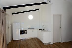 Yongala Lodge by The Strand