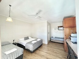 Yongala Lodge by The Strand