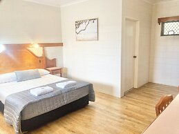 Yongala Lodge by The Strand