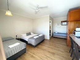 Yongala Lodge by The Strand