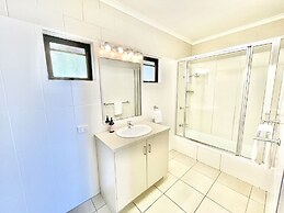 Yongala Lodge by The Strand