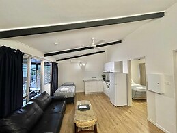 Yongala Lodge by The Strand