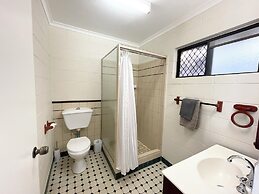 Yongala Lodge by The Strand