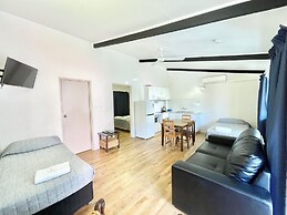 Yongala Lodge by The Strand