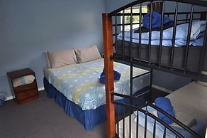 Bluemoon Lodge - Hostel