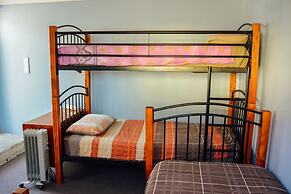 Bluemoon Lodge - Hostel