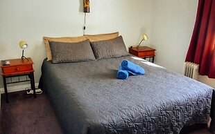 Bluemoon Lodge - Hostel