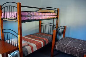 Bluemoon Lodge - Hostel