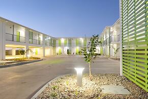 Mackay Oceanside Central Hotel