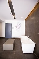 Cocochine - a VIE collection