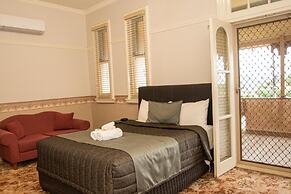 Historic Hydro Motor Inn