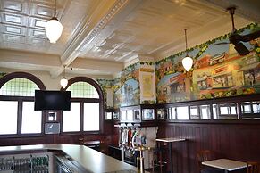 Historic Hydro Motor Inn