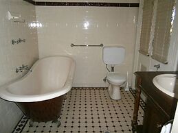 Historic Hydro Motor Inn