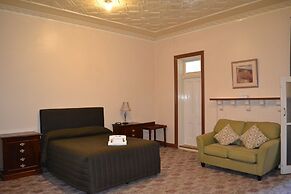 Historic Hydro Motor Inn