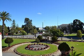 Historic Hydro Motor Inn