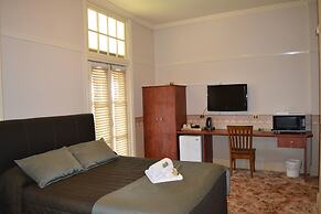 Historic Hydro Motor Inn