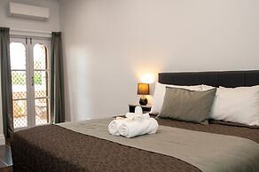 Historic Hydro Motor Inn