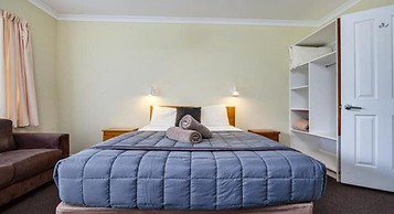 Wintersun Gardens Motel