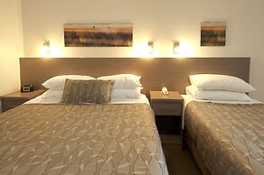 Loxton Community Hotel Motel